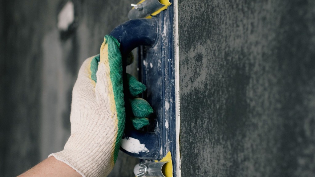 Plastering solutions UK – professional plastering application